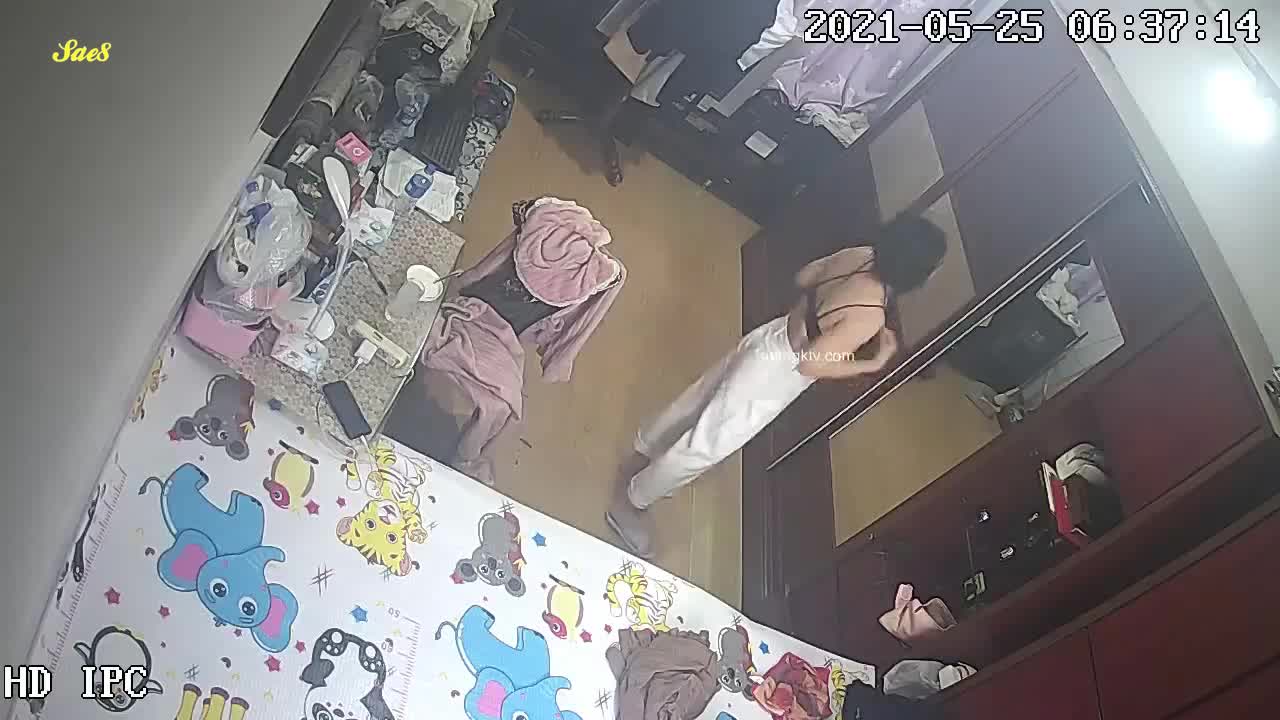 家庭摄像头云盘泄密东北良家小少妇的一天